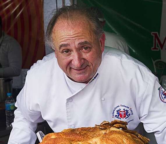 O chef Ailton Piovan, da Cantina Piovanelli, de São Roque, preparará o seu famoso sanduíche de porqueta  - Divulgação