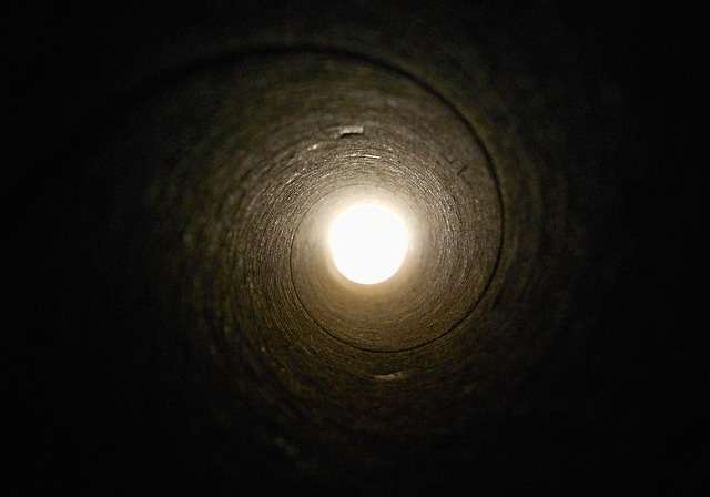 Há luz no fim do tunel - Pixabay-PublicDomainPictures