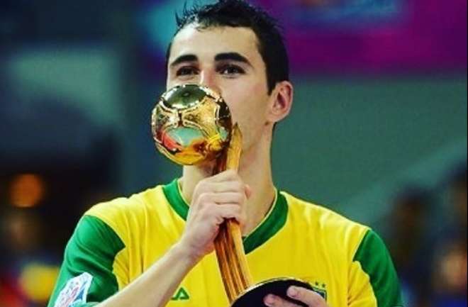 Neto perde troféu de melhor jogador de futsal do mundo e pede ajuda na web, futsal