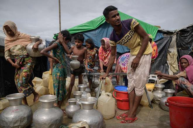 Refugiados em Bangladesh sÃ£o atendidos pela Acnur - ED JONES / AFP