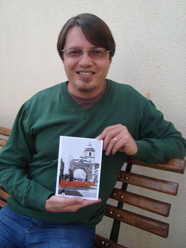Carlos Carvalho Cavalheiro é autor de 25 livros, dos quais três este ano -  DIVULGAÇÃO
